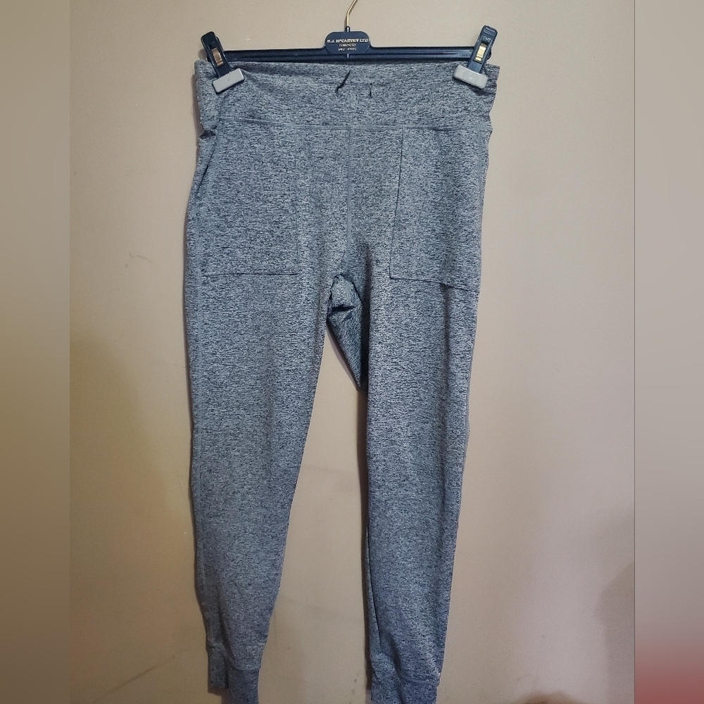 Infinite performance joggers size large